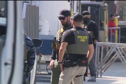 La investigación comenzó en 2022 por narcotráfico y descubrió que dos sospechosos (luego despedidos) trabajaban allí con identidades fraudulentas