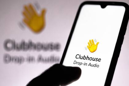 La irrupción de Clubhouse, una nueva aplicación basada únicamente en audio, marcó una tendencia en la industria y diversas plataformas online pujan por contar propuestas simulares