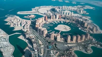 La isla artificial The Pearl ("La perla"), en Qatar, abarca casi cuatro millones de metros cuadrados y cuya construcción costó miles de millones