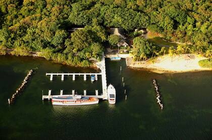 La isla cuenta con su propio muelle; está cerca de Key Largo, en los Cayos de Florida