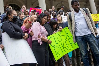 La isla de Rikers es sede de uno de los complejos de cárceles más antiguos de Estados Unidos