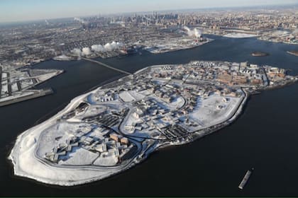 La isla de Rikers es sede de uno de los complejos de cárceles más antiguos de Estados Unidos