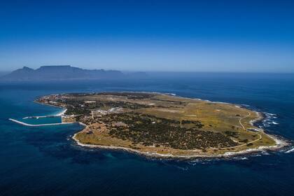La isla donde Mandela pasó 18 años en una celda de 4 metros cuadrados