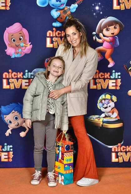 La ista Noe Antonelli y su hija Juana