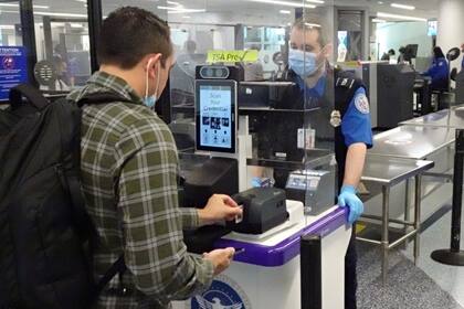 La istración de Seguridad en el Transporte (TSA) de Estados Unidos es el organismo encargado de la seguridad en los aeropuertos del país