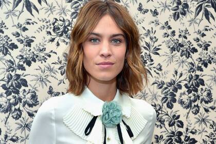 La it girl Alexa Chung compensa su falta de volumen con un pelo corto y despeinado