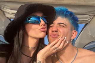 La foto subida de tono de Luck Ra y La Joaqui a los besos en el mar