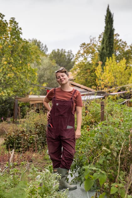 La jardinera Ingrid Choquet propone experiencias en la huerta en La Fenière.