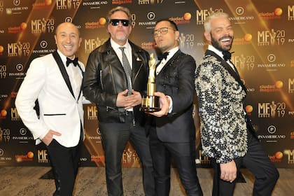 Claudio Cosano es un histórico de La jaula de la moda; aquí con sus compañeros de hace unos años, la noche en la que el ciclo ganó el Martín Fierro