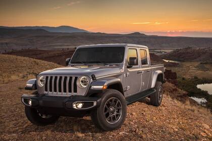 La Jeep Gladiator atesora toda la experiencia y tecnología de la legendaria marca de las siete barras para superar todo tipo de superficie, a lo que suma la capacidad de transportar más de 600 Kg