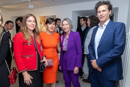 La jefa de la Sección Económica de la embajada argentina en Madrir, María Paula Mac Loughlin, junto a Carminne Dodero, María Isabel Esquivel y Marías Gramajo