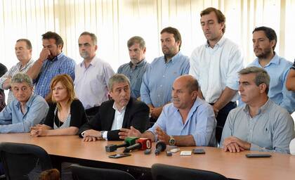 La jefa del bloque del Frente para la Victoria acompaño al intendente en la conferencia de prensa