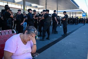Tensión policial en Santa Fe: un funcionario provincial denunció la presencia de “efectivos infiltrados” en la protesta