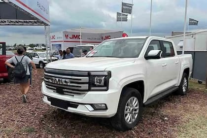 La JMC Gran Avenue, otra camioneta china que llega al país