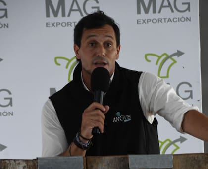 “La jornada mantuvo la misma dinámica que la primera edición: modalidad televisada, sin traslado físico de los animales, ventas por kilo gancho y retiro directo desde los establecimientos de origen, en cumplimiento con los estándares sanitarios exigidos por los mercados internacionales”, explicaron