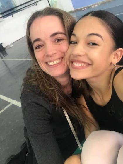 La joven bailarina argentina, antes de irse a vivir a Mónaco, en 2019, con su maestra Bárbara Yacovone