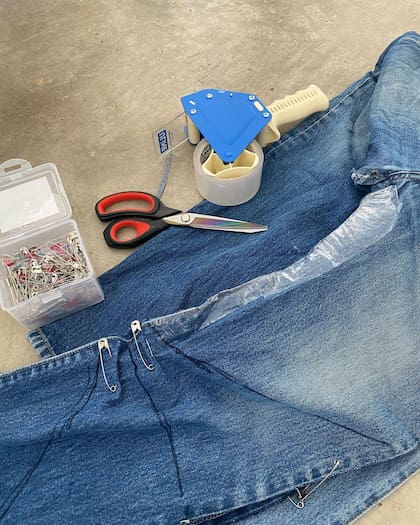 La joven comenzó a reutilizar jeans vintage de la marca Levis y luego sus diseños ganaron amplia popularidad
