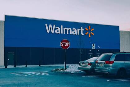 La joven contó que los empleados de Walmart le llevan los paquetes hasta el auto (Foto: Archivo)