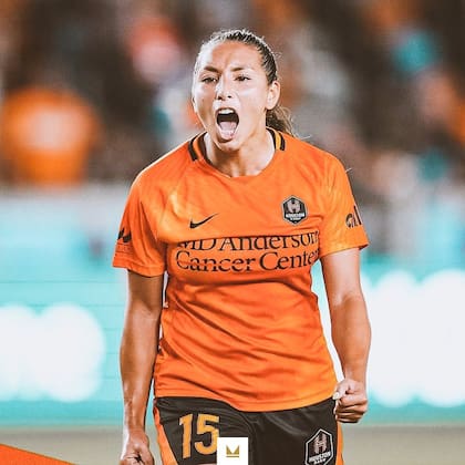 La joven de 23 años actualmente integra el equipo de Houston Dash en la NWSL