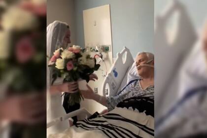 La joven de 31 años realizó la boda en la sala de internación del hospital (Captura  video)