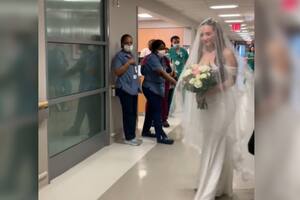 Hizo su boda en el hospital para que su padre enfermo pudiera estar presente