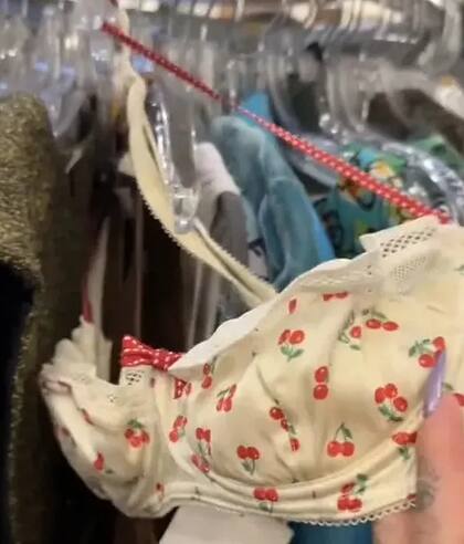 La joven encontró un sujetador vintage de la casa de alta costura Dolce & Gabbana, el cual le costó tan solo US$55