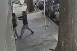 Un hombre atacó a una joven que estaba por ingresar a su casa en Palermo