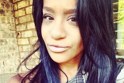 La joven fue encontrada inconsciente en la bañera de su hogar, el sábado pasado