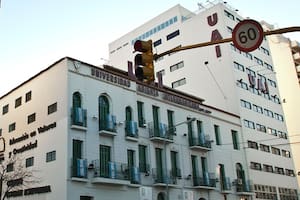 La joven fue trasladada, con vida, al hospital Cosme Argerich