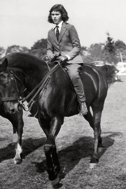 La joven Gloria montando a caballo en octubre de 1937.