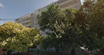 La joven habría caído por la ventana luego de una discusión