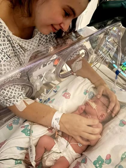 La joven no sabía que llevaba un niño en su vientre (Foto: Mirror)