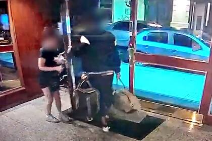 La joven viuda negra está siendo investigada por su posible participación en ese hecho, ocurrido en Palermo con características similares al caso del tatuador