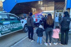 Los condenaron por trasladar por un paso fronterizo no habilitado a una joven y sus hijos desde Chile