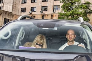 Declaró el hijo de una de las jubiladas: dijo que acordó con Adorni un pago adicional de US$65.000