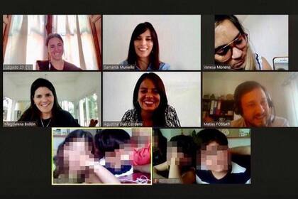 La jueza Agustina Díaz Cordero (en el centro), junto con parte de su equipo, en una audiencia por Zoom con un grupo de hermanos. En la misma se les explicó a los chicos, en un lenguaje claro y sencillo, la sentencia de adopción que tanto estaban esperando.