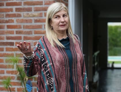 La jueza Claudia Greco, en la puerta de su casa, ayer a la tarde