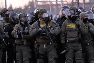 Jueza declara “probablemente ilegal” el plan de Kristi Noem para restringir la supervisión federal