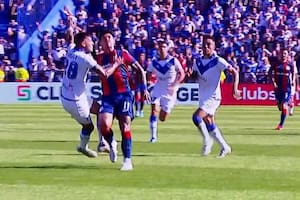 San Lorenzo hizo el gol que lo acercaba a River, pero el árbitro vio algo que salvó a Vélez