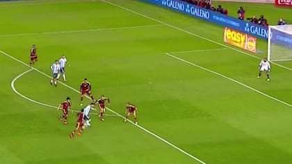 La jugada de Messi, con una captura de la transmisión oficial
