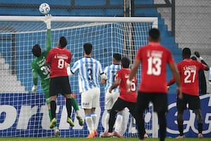 Afuera de la Sudamericana: Racing perdía, lo dio vuelta y terminó empatando por un error de su arquero