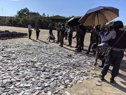 La junta militar de Myanmar exhibe su mayor redada contra los centros de fraude digital