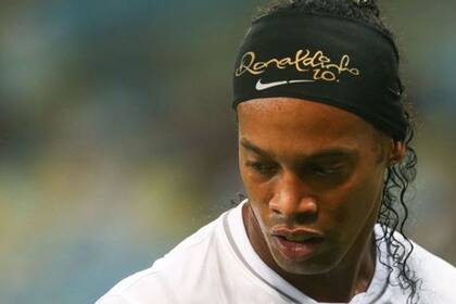 Ronaldinho jugó su último partido profesional en 2015 y se retiró en 2018