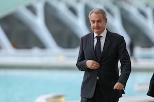 Un chat cifrado, toneladas de oro y Venezuela: el origen de la causa que complica a Zapatero