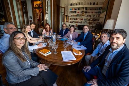 La Justicia estrechó las condiciones de su régimen de visitas luego de una reunión multitudinaria con economistas