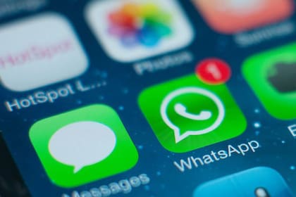 WhatsApp es el servicio de mensajería más grande en el segmento, pero competidores como weChat y Line, entre otros, comenzaron a transformarse en plataformas de contenidos