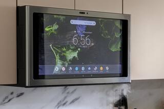Kitchen Hub: la tableta de 27 pulgadas viene con microondas y extractor de aire