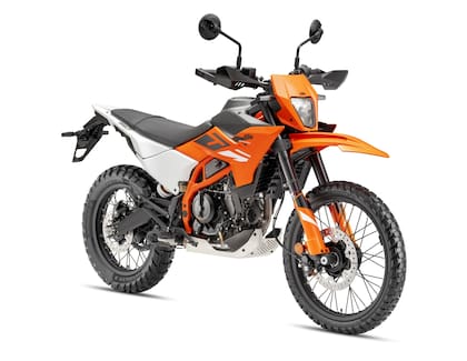 La KTM 390 Enduro R pesa 165 kg con el tanque de combustible lleno
