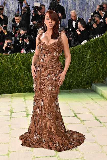 La La Anthony apostó por los bordados y cristales con este modelo de Wiederhoeft