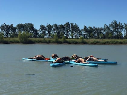 La laguna es protagonista en Laguna de las Pampas donde se hacen actividades grupales e individuales